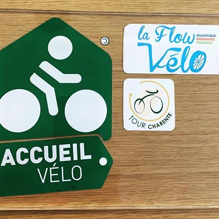 Suite Familiale- Deux Chambres Saint-Meme-les-Carrieres Exterior foto