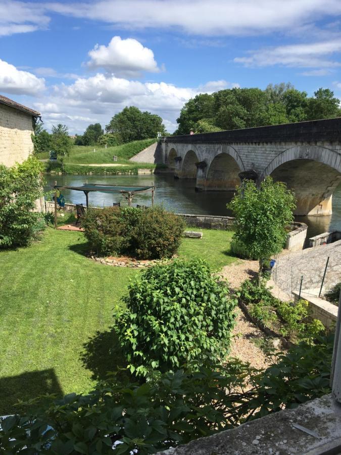 Suite Familiale- Deux Chambres Saint-Meme-les-Carrieres Exterior foto