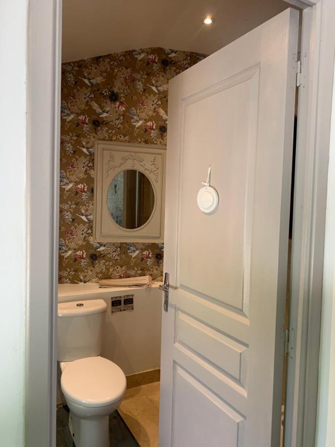 Suite Familiale- Deux Chambres Saint-Meme-les-Carrieres Exterior foto