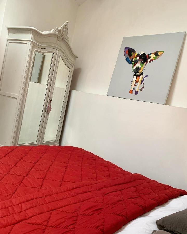 Suite Familiale- Deux Chambres Saint-Meme-les-Carrieres Exterior foto